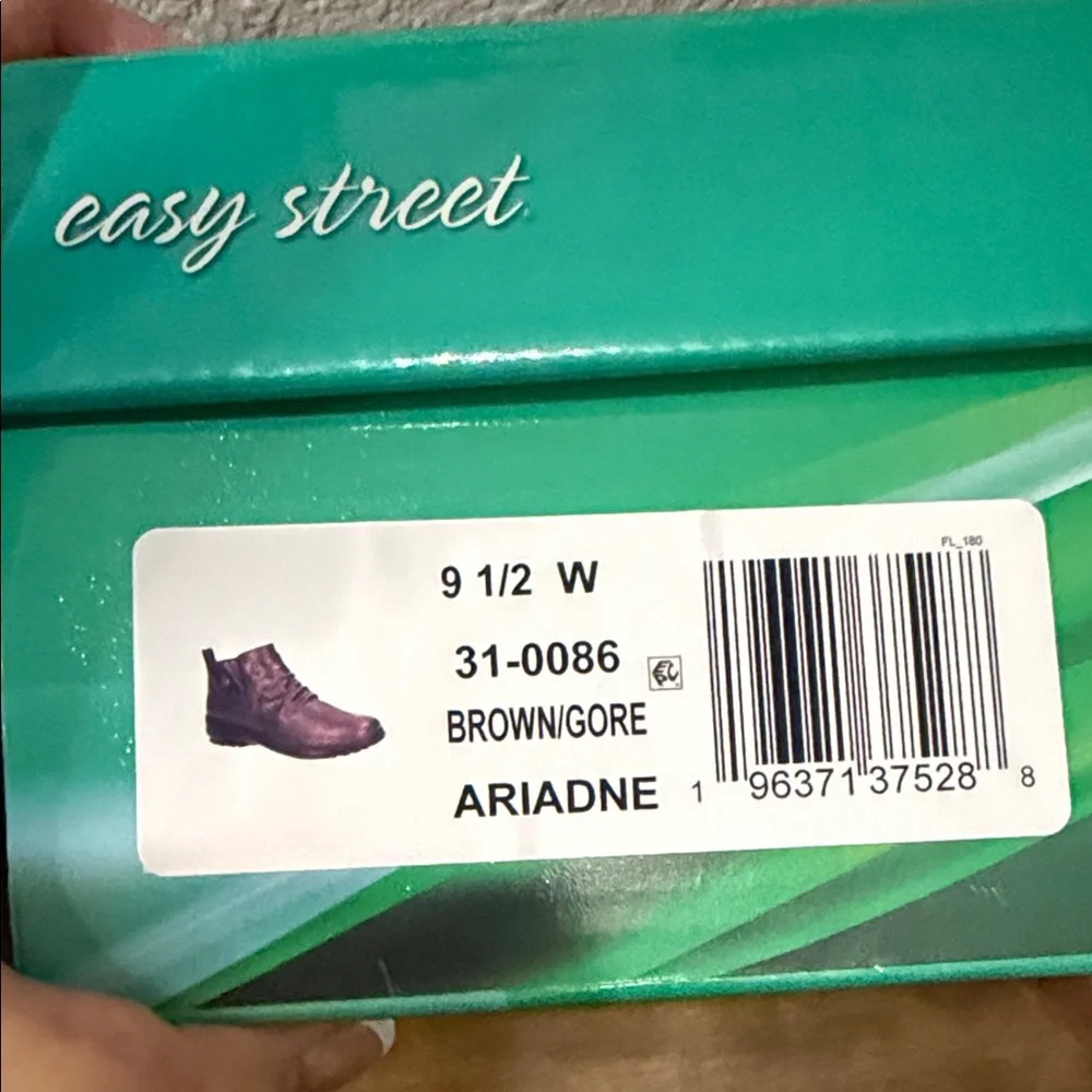 Easy Street Brown Ankle Boots size 9.5 wide new in box - Picture 7 of 8